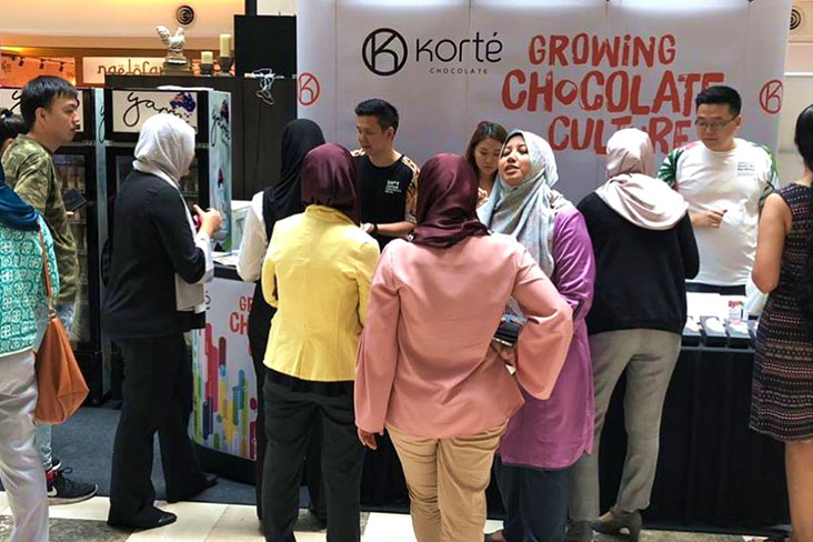 Korté Chocolate’s Jeffry Lukito (right, in white) and Shane Tan (centre, in black) at the Coffee & Art Fringe Festival Asia (CAFFA) 2018