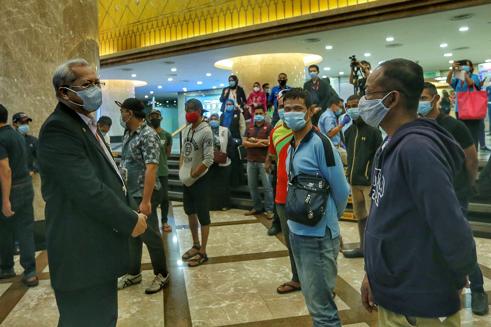 Federal Territories Minister Tan Sri Annuar Musa speaks to the homeless before they leave for the work programme in Sitiawan, May 12, 2020. u00e2u20acu201d Picture by Ahmad Zamzahuri
