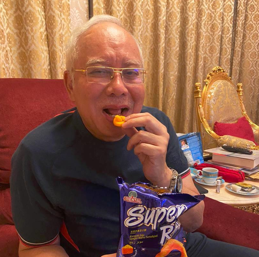 The former prime minister seemed to gloat over Bersatu’s announcement of Tun Dr Mahathir Mohamad’s sacking along with four other MPs. — Picture from Facebook/Najib Razak