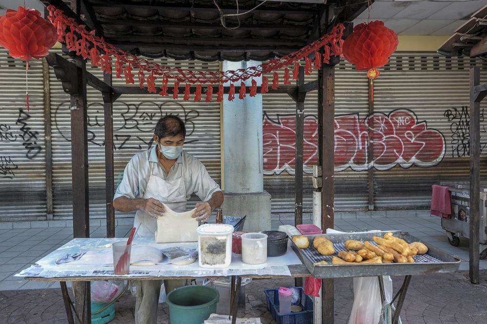 A street food vendor is pictured at his stall on Petaling Street, Kuala Lumpur, May 4, 2020. u00e2u20acu201d Picture by Shafwan Zaidon