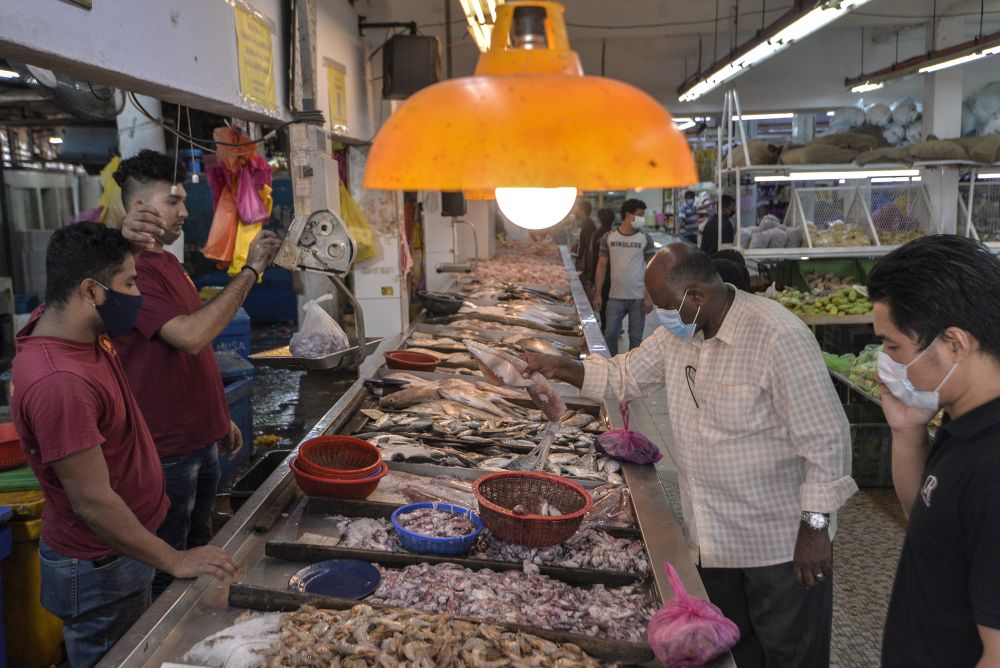 Pasaraya Harian Bhuiyen on Jalan Pasar in Pudu sells fresh produce like seafood too. ― Picture by Shafwan Zaidon