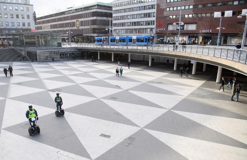People walk in Stockholm as the spread of the coronavirus disease (Covid-19) continues, Sweden April 4, 2020. u00e2u20acu201d Henrik Montgomery/TT News Agency/ via Reuters