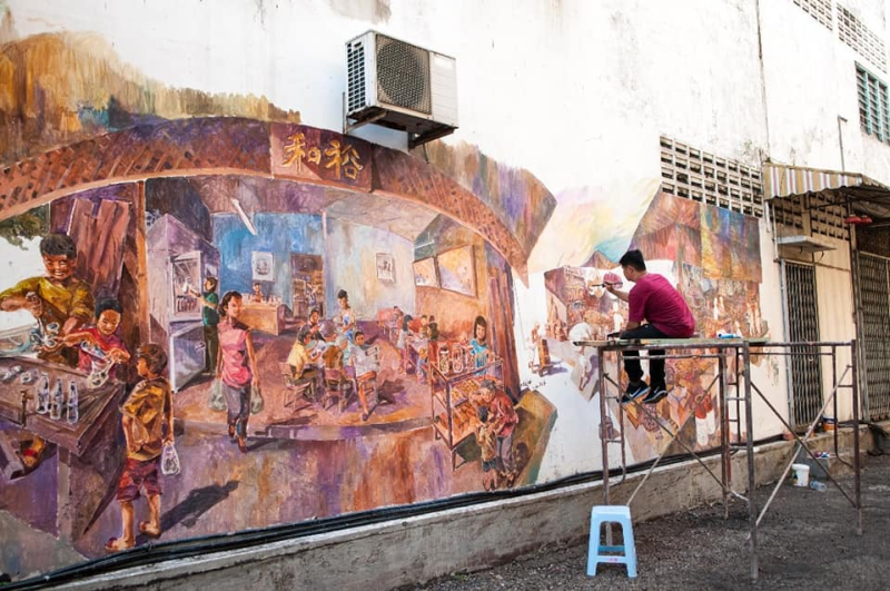 From culture to forgotten traditional games, mural artist Eric Lai will now embark on drawing to tackle the issue of helping special children. — Picture via Facebook