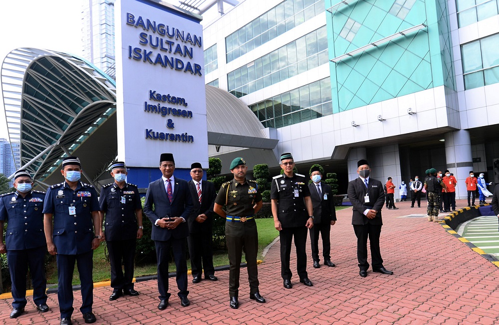 Johor Crown Prince Tunku Ismail Sultan Ibrahim (front, centre) during his visit to the Customs, Immigration and Quarantine Complex, Bangunan Sultan Ismail (BSI) in Johor Baru August 13, 2020. u00e2u20acu2022 Bernama pic