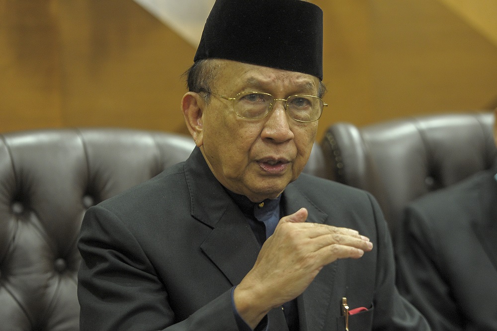 Rais Yatim Says Not Practical To Have Ge15 Anytime Soon Due To Covid 19 Spike Malaysia Malay Mail