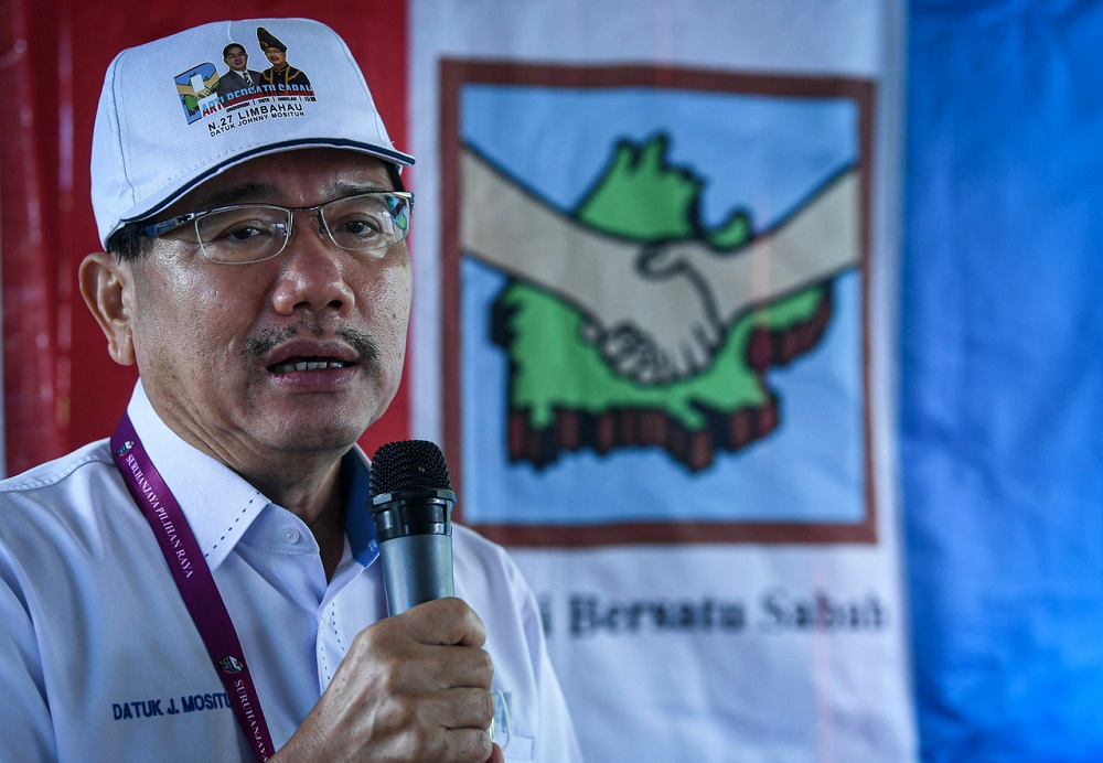 Limbahau PBS candidate Datuk Johnny Mositun speaks during a meet-and-greet session in Papar September 18, 2020. u00e2u20acu2022 Bernama pic