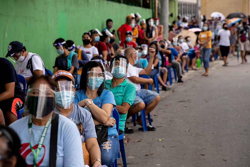 Filipinos queue for cash subsidy from the government amid the Covid-19 outbreak, in Manila, Philippines August 27, 2020. u00e2u20acu201d Reuters pic