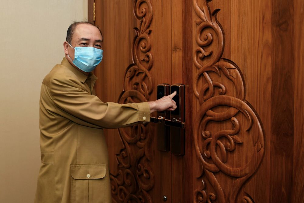 Datuk Hajiji Noor clocks in on his first day as Sabah chief minister at the state administrative building September 30, 2020. u00e2u20acu201d Bernama pic