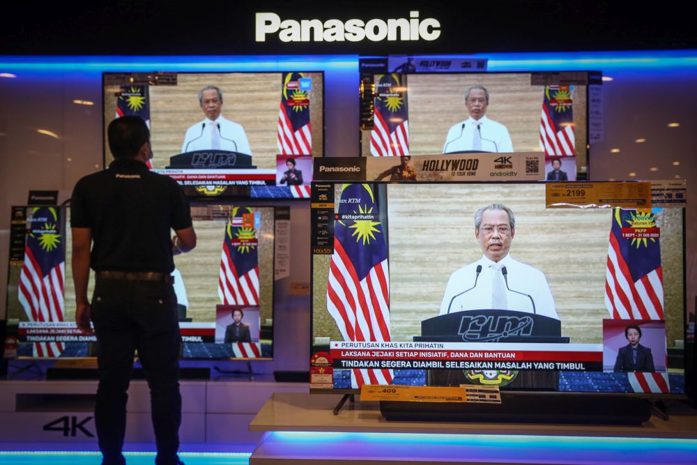 A man watches a live telecast of Prime Minister Tan Sri Muhyiddin Yassinu00e2u20acu2122s speech in Kuala Lumpur September 23, 2020. u00e2u20acu2022 Picture by Yusof Mat Isa 