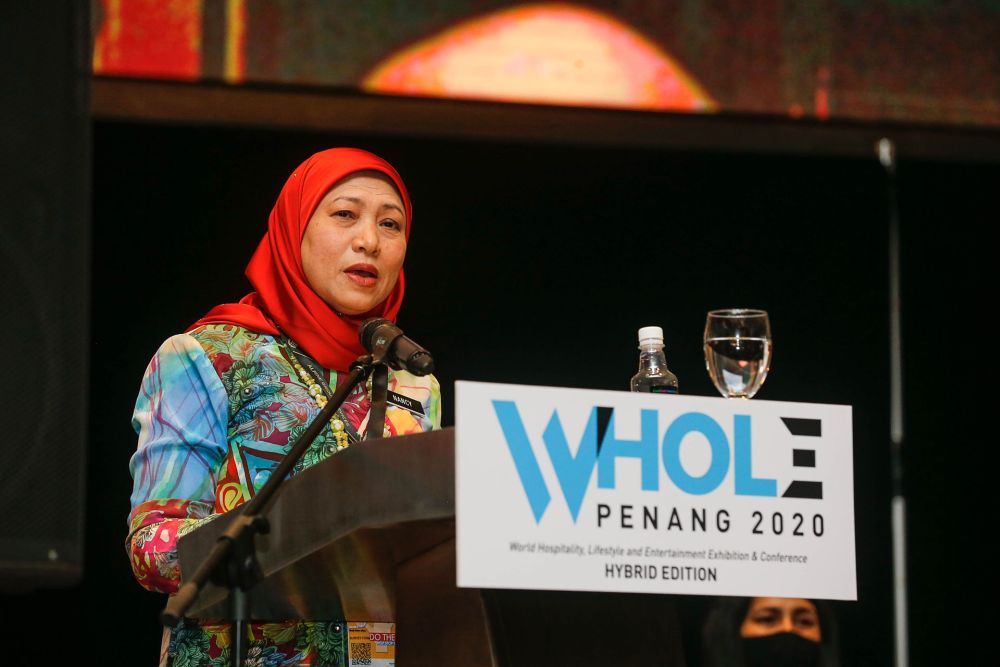 旅游，文化和文化部长拿督斯里南希·舒克里（Datuk Seri Nancy Shukri）在2020年9月10日在Bay六拜的槟城地下国际会议展览中心致辞—照片作者Sayuti Zainudin