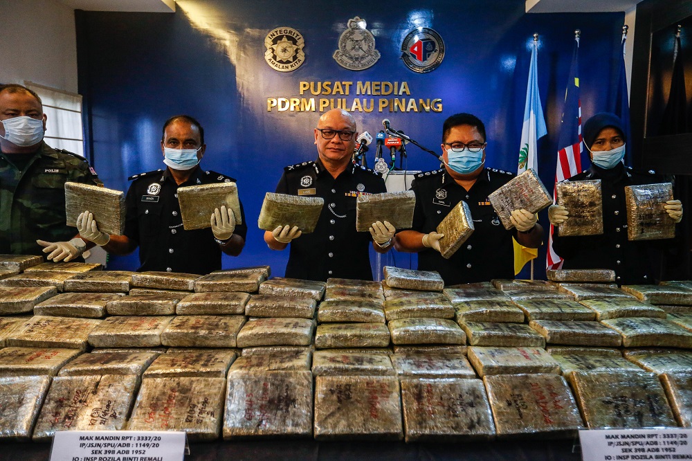 Principal assistant director of narcotics (Intelligence/International Relations) SAC Lukas Anak Aket (centre) showing the drugs seized during a raid in George Town September 24, 2020. u00e2u20acu2022 Picture by Sayuti Zainudin