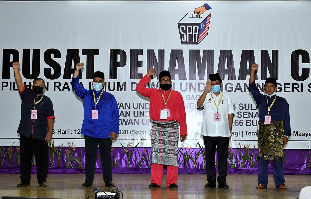 Warisanu00e2u20acu2122s Datuk Seri Mohd Shafie Apdal (second, right) faces a five-cornered fight in Senallang Septmber 12, 2020. u00e2u20acu2022 Bernama pic