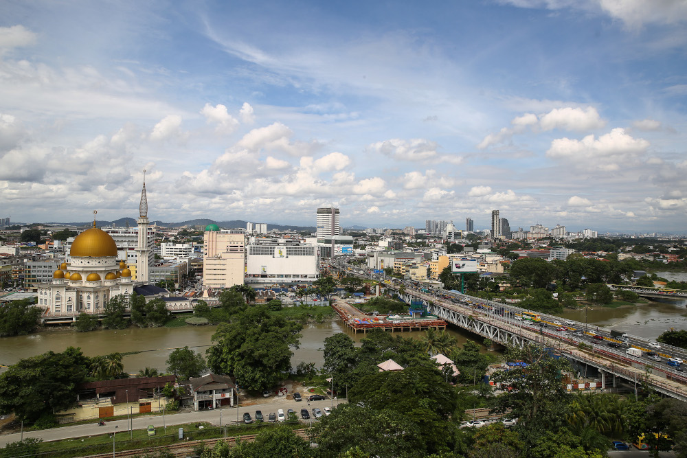 A general view of Klang a day before the conditional movement control order (CMCO) at Pasar Besar Meru October 8, 2020. — Picture by Yusof Mat Isa