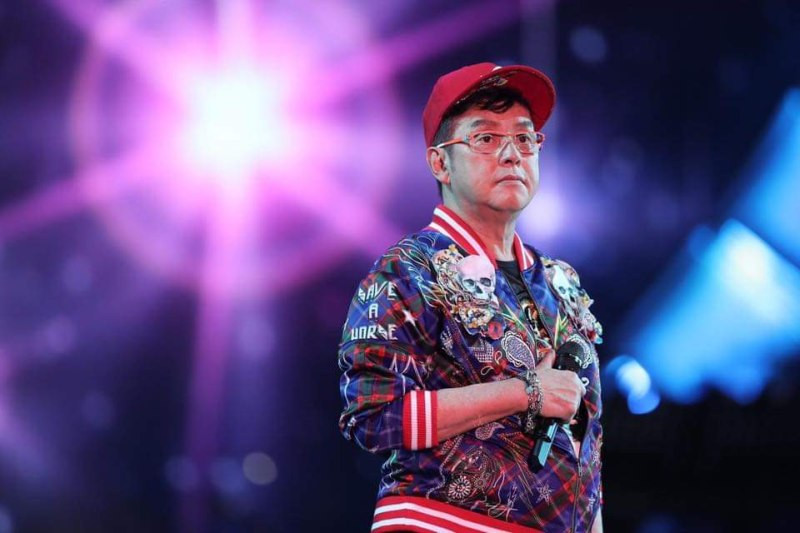 Hong Kong veteran entertainer Alan Tam has for the first time apologised to the two women in his life and advised his fans not to practice polygamy like him. u00e2u20acu2022 Picture via Facebook/ Alan Tam