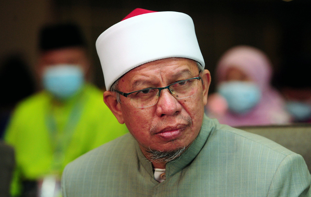 Datuk Seri Zulkifli Mohamad AI-Bakri said he has asked JAKIM's legal advisor on the implications of the ruling. — Bernama pic