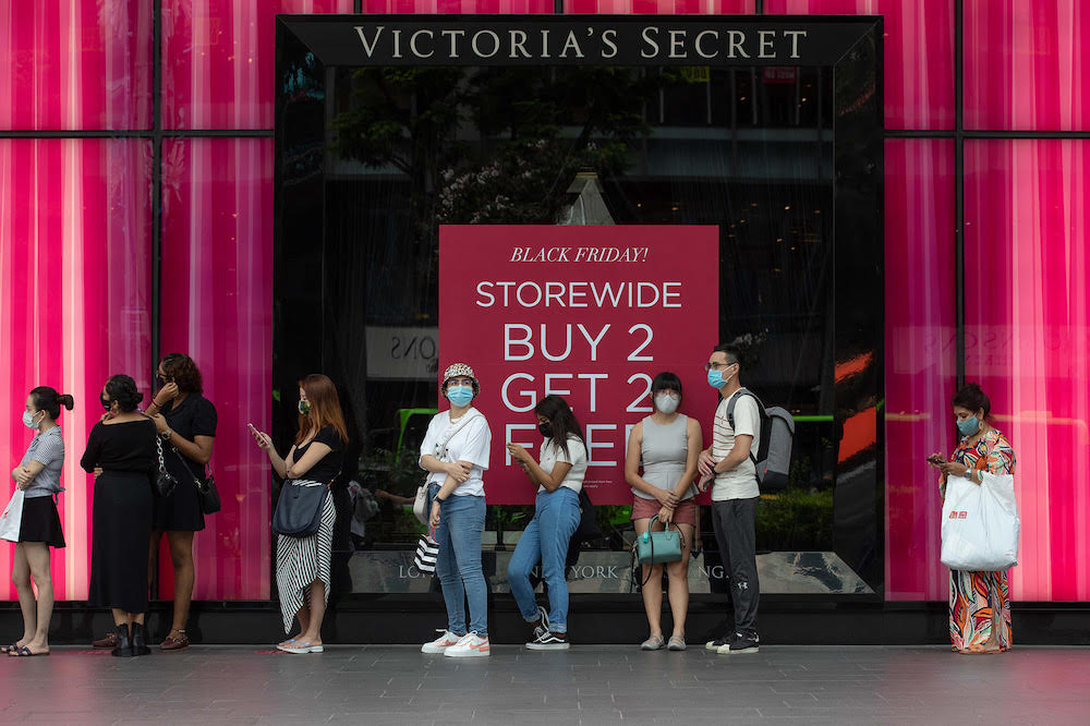 People queueing to enter Victoria's Secret store located at Mandarin Gallery, at around 4pm on November 27, 2020. — TODAY pic