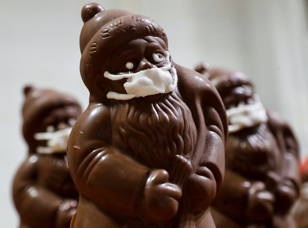 Chocolate Santas wearing protective face masks are seen in the workshop of the Hungarian confectioner Laszlo Rimoczi, during the coronavirus disease outbreak in Lajosmizse, Hungary, November 20, 2020. Picture taken November 20, 2020. u00e2u20acu201d Reuters picnn