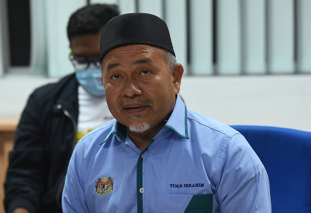 Environment and Water Minister Datuk Seri Tuan Ibrahim Tuan Man speaks during a press conference in Dengkil October 4, 2020. u00e2u20acu201d Bernama pic