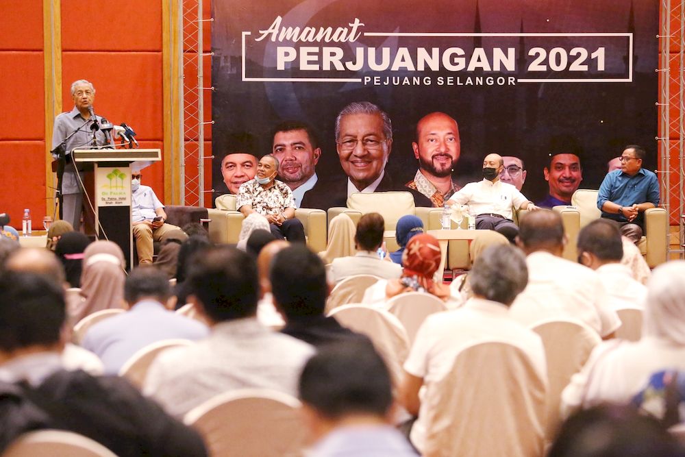 Tun Dr Mahathir Mohamad speaking during the Amanat Perjuangan 2021 event, in Shah Alam, December 31, 2020. u00e2u20acu201d Picture by Choo Choy May