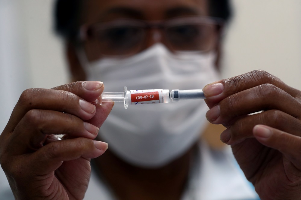 A nurse holds a syringe before administering an injection to a volunteer in the trial stage of the Coronavac, SinoVac's coronavirus disease vaccine, at Emilio Ribas Institute in Sao Paulo, Brazil December 11, 2020. u00e2u20acu2022 Reuters pic