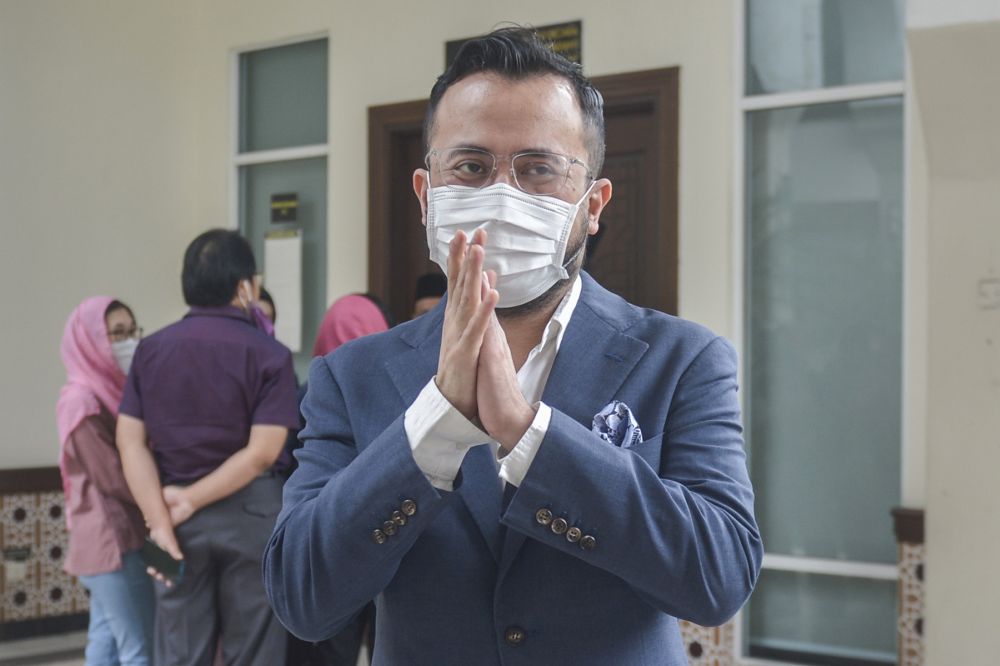 Ezra Zaid is pictured at the Petaling Shariah Subordinate Court in Shah Alam December 17, 2020. — Picture by Miera Zulyana