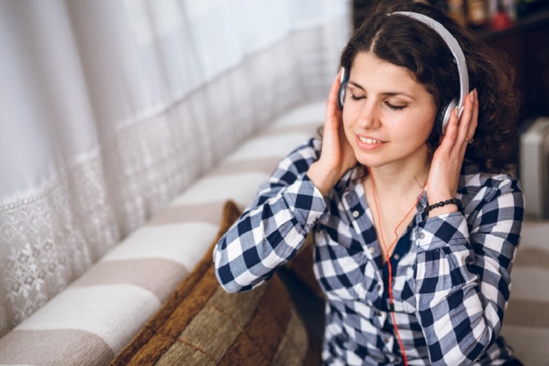 While the positive effects of listening to music are undeniable, listening to music should be done in certain conditions to reap maximum benefits. u00e2u20acu2022 IStock.com/AFP pic