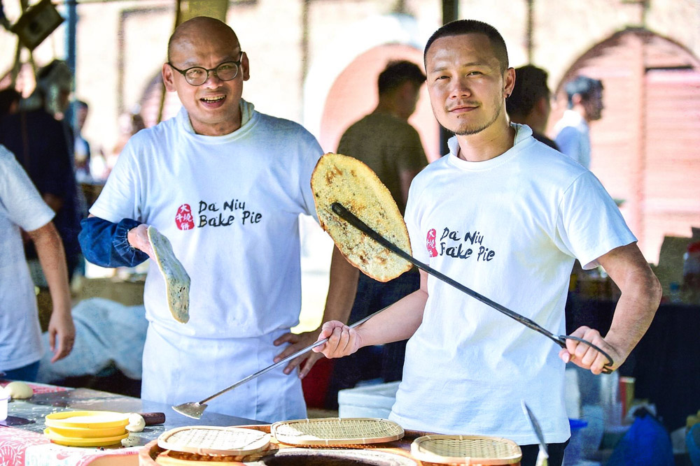 Daniel Lim (left) and his brother-in-law Ving Lee (right) run Da Niu Bake Pie.