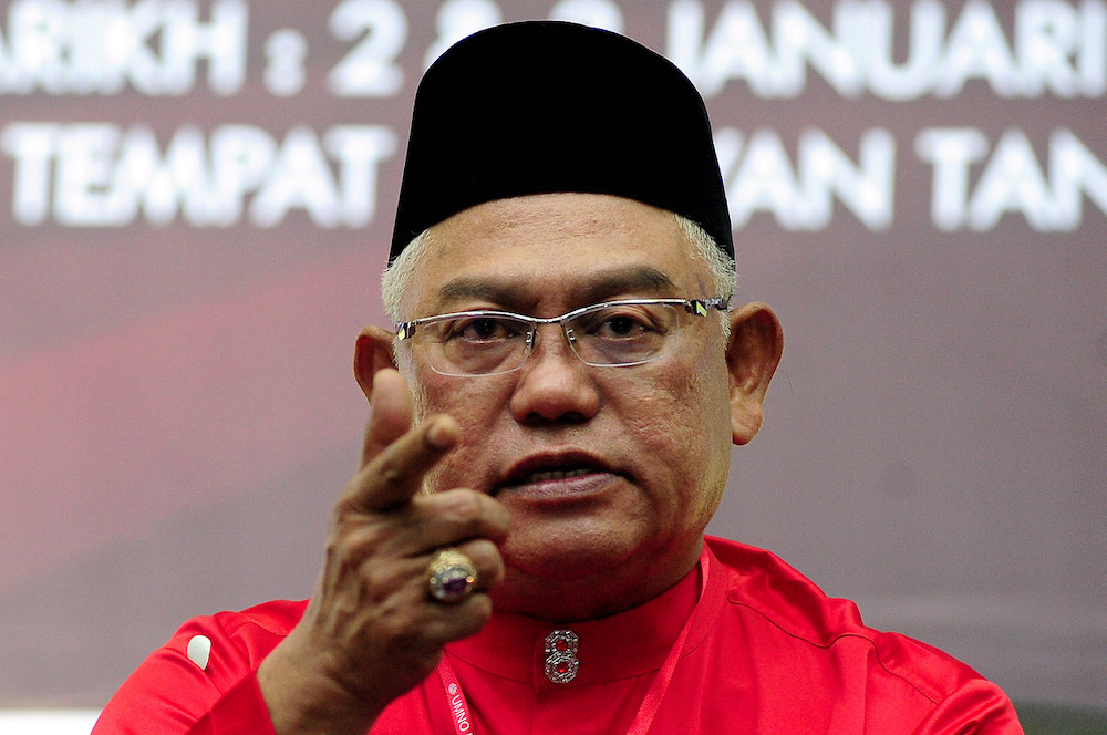 State Umno Liaison Committee chairman Tan Sri Noh Omar speaking at a press conference after launching the Tanjong Karang Umno delegates meeting, January 3, 2021. u00e2u20acu201d Bernama pic