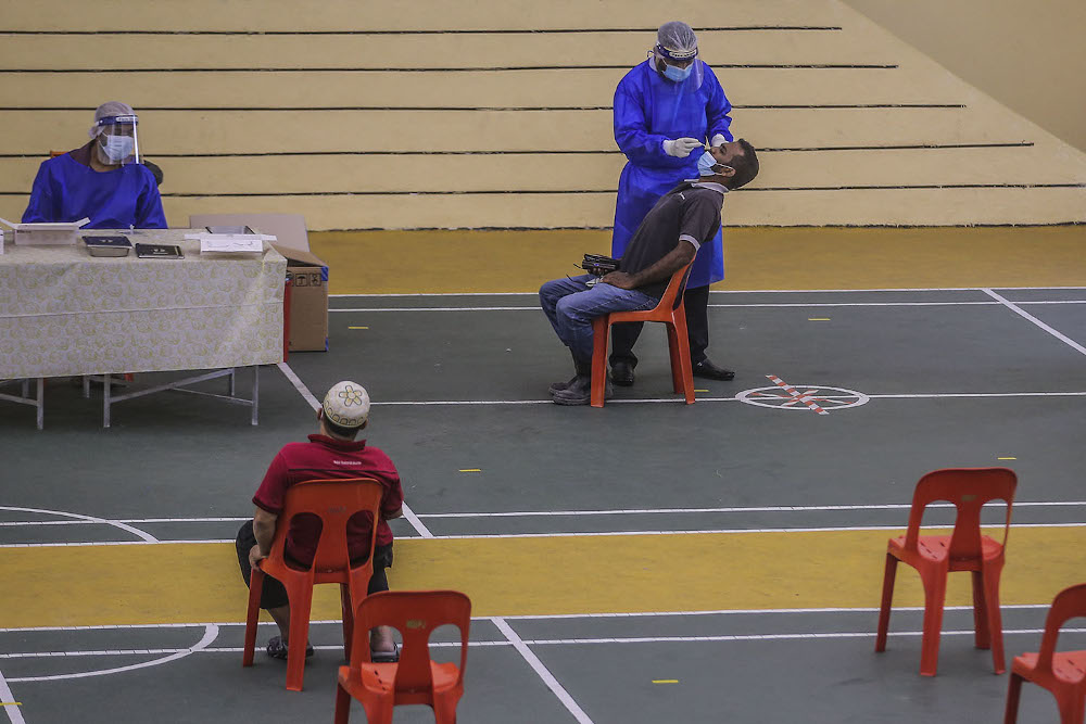 PJ Polyclinic health workers conduct a Covid-19 swab test using the RTK-Antigen Covid-19 Kit in Dewan Serbaguna MBPJ in Petaling Jaya. The test will be conducted until this Friday for a fee RM70 January 19, 2020. — Picture by Hari Anggara