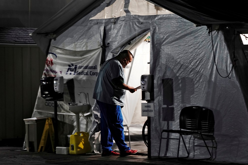 A healthcare worker checks on patients inside an oxygen tent outside the emergency room at the Community Hospital of Huntington Park in California December 29, 2020. u00e2u20acu2022 Reuters pic