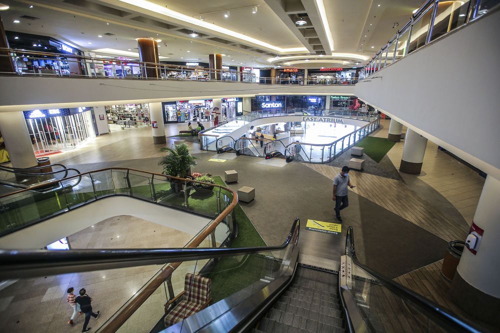 昨天，首相拿督斯里依斯迈沙比里雅各布表示，政府正在提议为购物中心等战略地点的土著拥有的企业设定配额。  — 图片来自 Hari Anggara