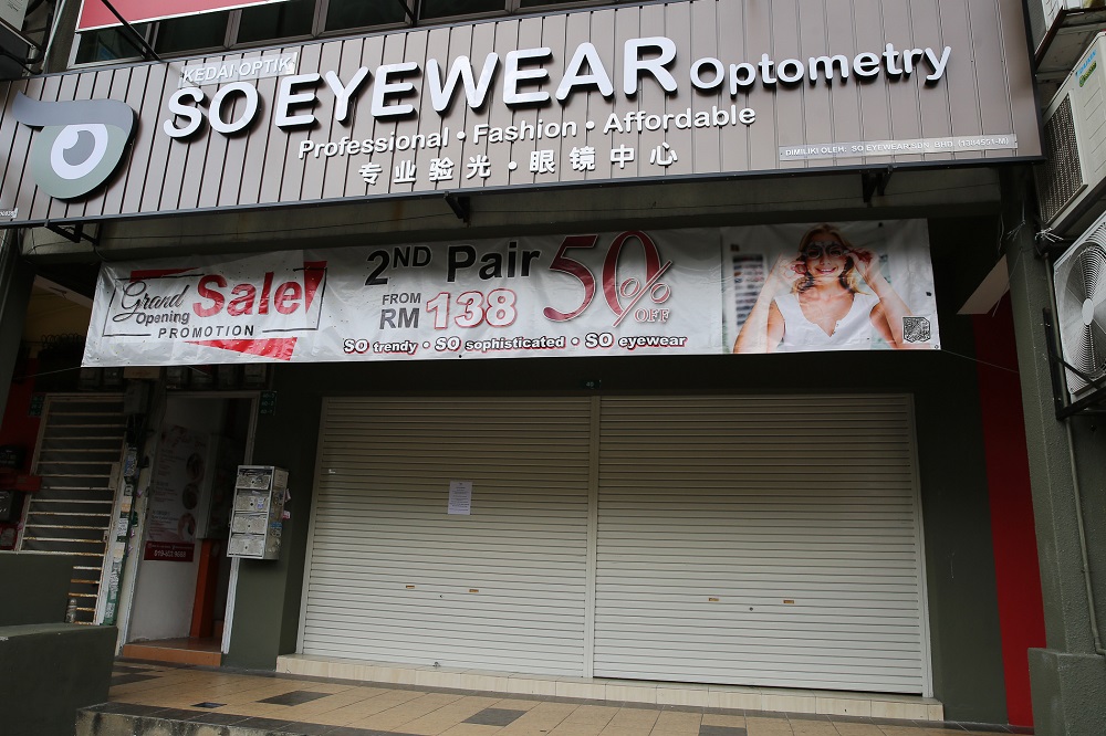 An optometrist in Puchong remains closed during the movement control order, January 15, 2021. u00e2u20acu2022 Picture by Yusof Mat Isa