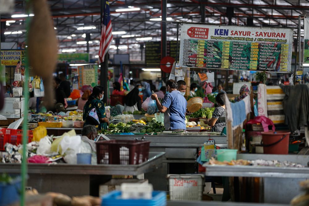 People are seen shopping for groceries on the eve of MCO 2.0 here at the Seberang Jaya Wet Market in Penang January 12, 2021. u00e2u20acu201d Picture by Sayuti Zainudin