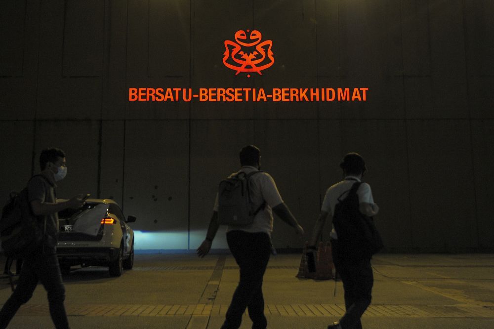 The Umno logo is pictured at Menara Dato’ Onn in Kuala Lumpur January 6, 2021. — Picture by Shafwan Zaidon