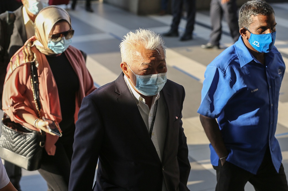 Datuk Seri Bung Mokhtar Radin (centre) and his wife Datin Seri Zizie Ezatte Abd Samad arrive at the Kuala Lumpur High Court Complex February 18, 2021. — Picture by Yusof Mat Isa