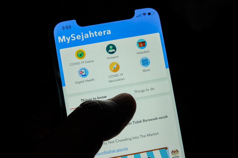 A viral screenshot showed someone claiming to be selling the MySejahtera data trove though its veracity has as yet to be proven. — Picture by Yusof Mat Isa