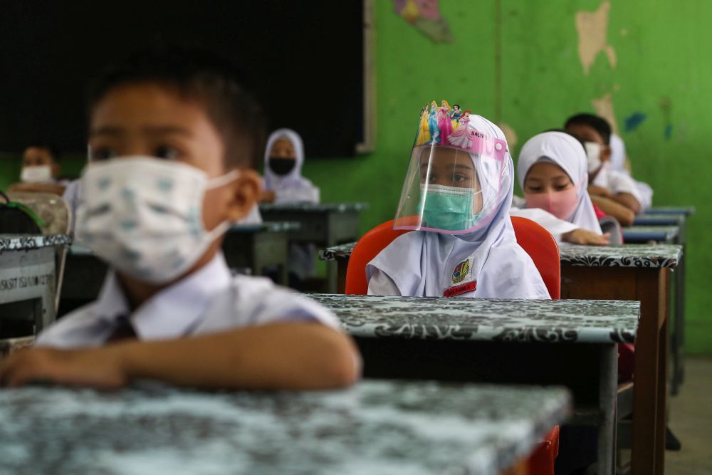 Teng, a working parent, said that she believes that sending children back to school is important as school is more than just a place for academic learning.  — Picture by Yusof Mat Isa