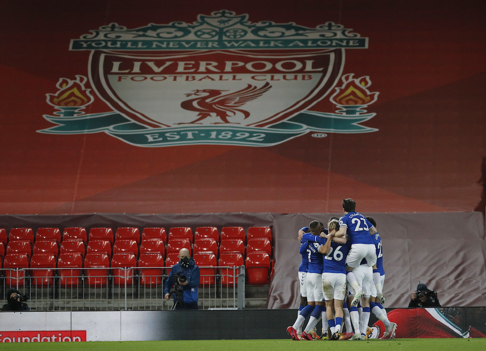 Everton's Gylfi Sigurdsson celebrates scoring their second goal with teammates, February 21, 2021. u00e2u20acu201d Pool via Reuters/Phil Noble 