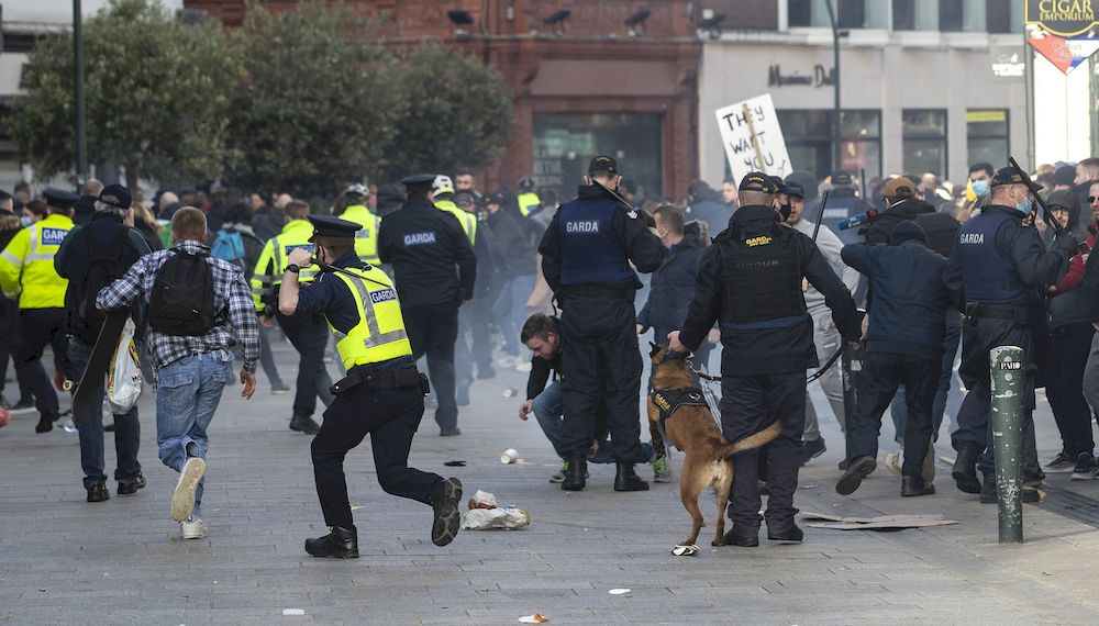 Protesters and Gardai clashing during an anti-lockdown protest in Dublin city centre. u00e2u20acu201d PA pic via Reuters