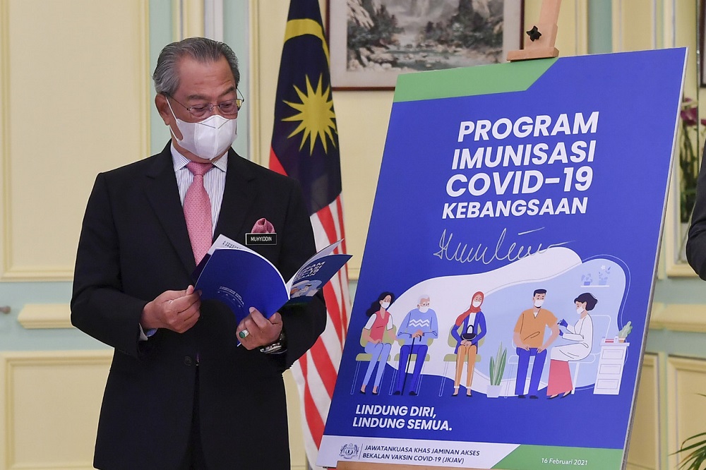 Pm Launches Covid 19 National Immunisation Programme Guidebook Website Malaysia Malay Mail