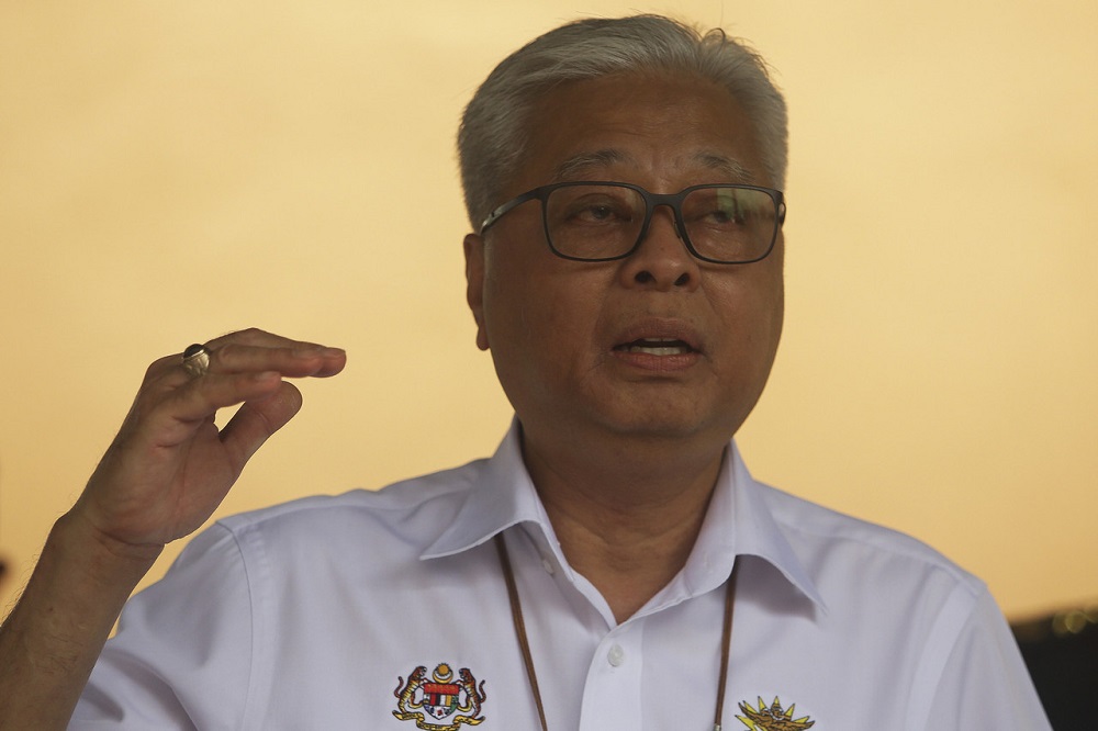 Datuk Seri Ismail Sabri Yaakob berkata, ahli parti di peringkat akar umbi dilihat masih keliru dengan isu berkenaan. — Foto Bernama