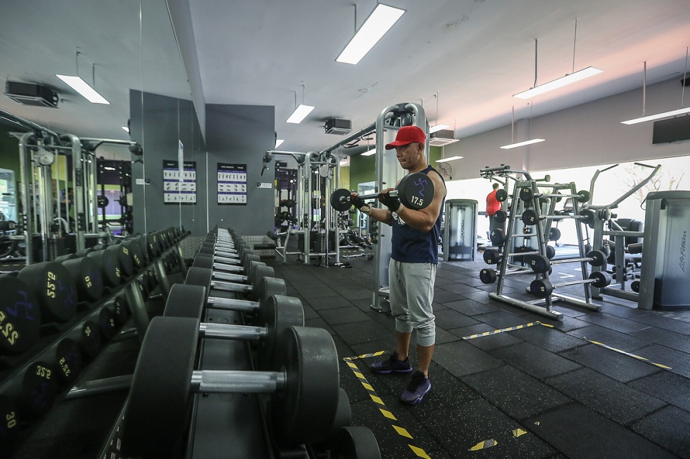 Zulkifli Ahmad working out at Anytime Fitness in Shah Alam February 12, 2021. ― Picture by Yusof Mat Isa