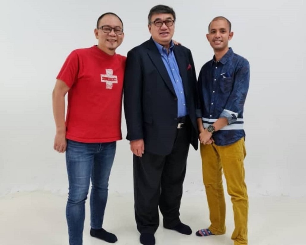 (From left) Joshua Hong, Jason Leong and a volunteer of Better Dads Malaysia. u00e2u20acu2022 Picture courtesy of Jason Leong