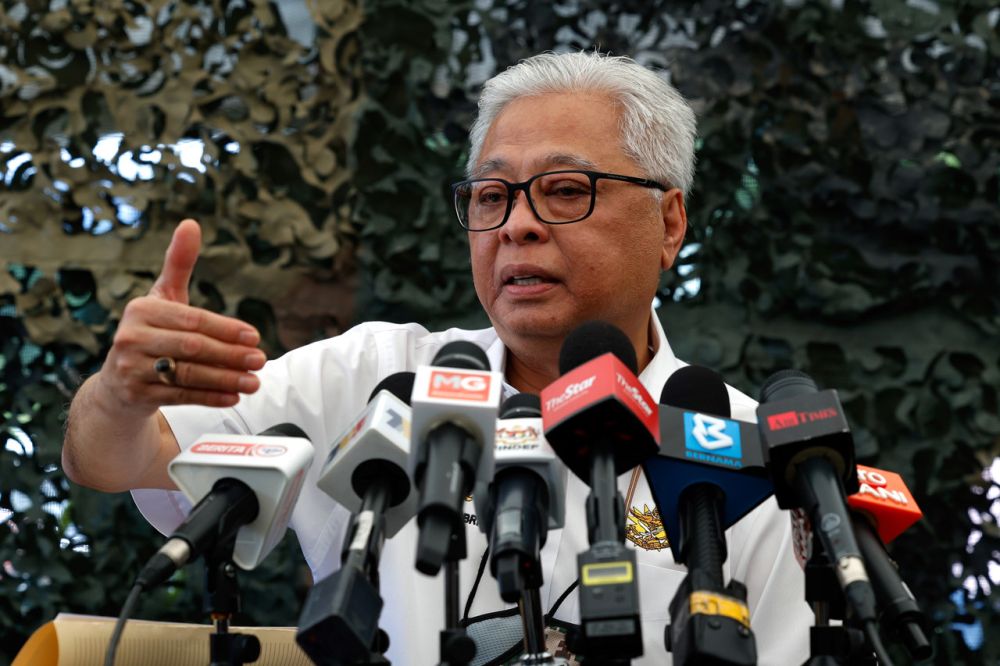 Senior Minister Datuk Seri Ismail Sabri Yaakob said the government have never instructed hotels to close. — Bernama pic