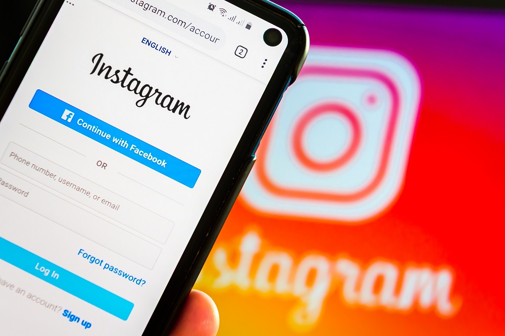 Instagram is launching a feature that allows users to save their drafts. — Shutterstock pic via ETX Studio