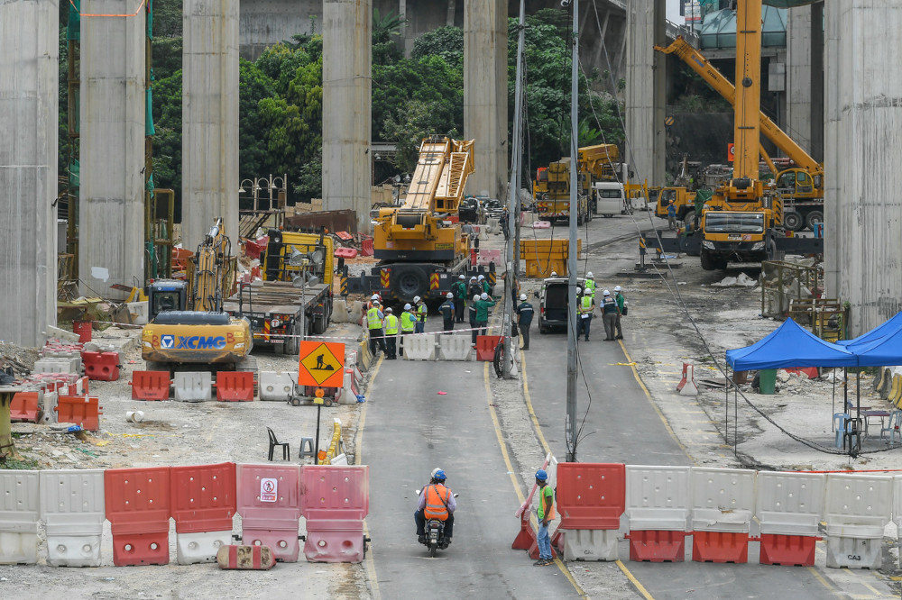 A view of the location of the incident where a gantry crane component fell at the Sungai Besi Ulu-Klang Expressway (SUKE) construction site near Puncak Banyan, Persiaran Alam Damai, Cheras, March 24, 2021. u00e2u20acu201d Bernama pic