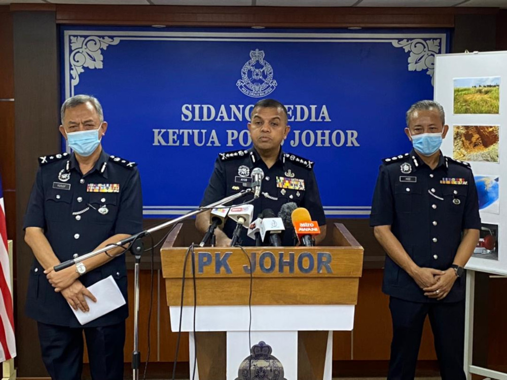 Johor police chief Datuk Ayob Khan Mydin Pitchay (centre) said the husband later admitted that he had shot the victimu00e2u20acu2122s abdomen using an air rifle. u00e2u20acu201d Picture by Ben Tan
