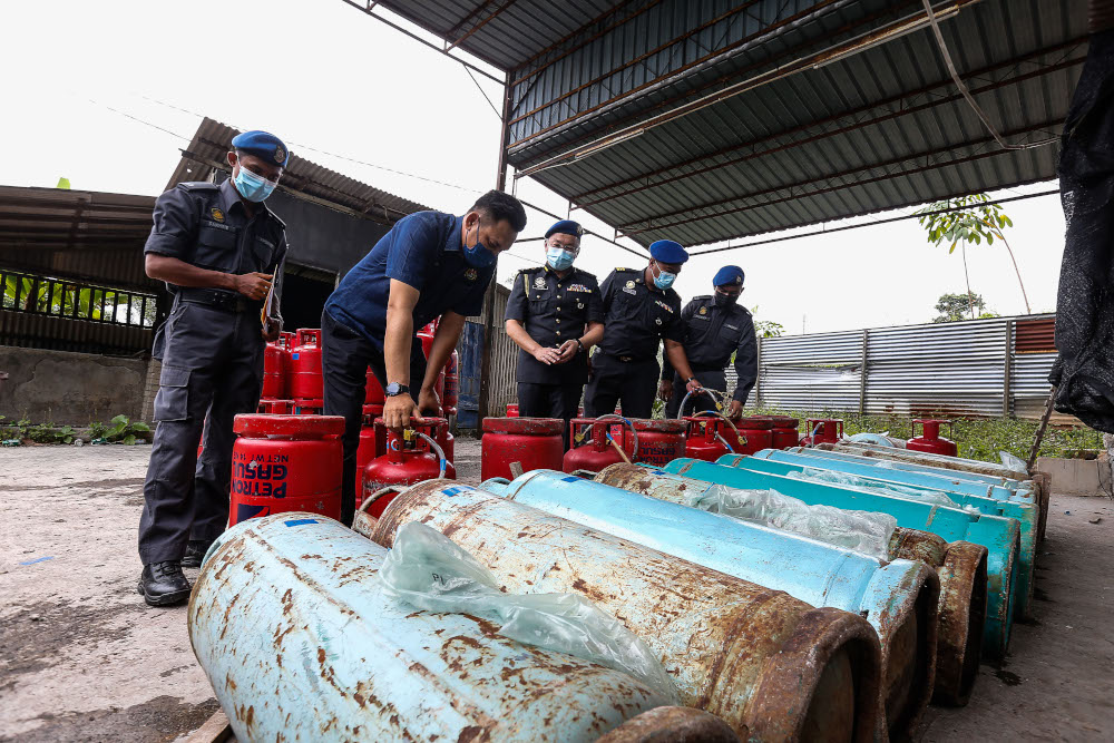 KPDNHEP Penang Director Mohd Ridzuan Ab Ghapar with the seized items at Kampung Teluk, Nibong Tebal, March 24, 2021. — Picture by Sayuti Zainudin