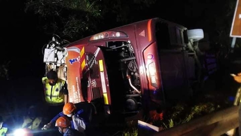 Express Bus Skids Into Drain On North South Expressway Near Menora Tunnel 15 Injured Malaysia Malay Mail