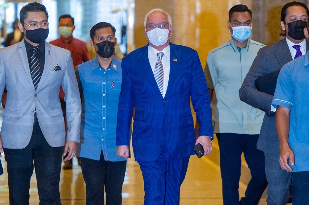 前总理拿督斯里·纳吉布·拉扎克（Datuk Seri Najib Razak）于2021年4月15日到达布城上诉法院。图片由Shafwan Zaidon摄